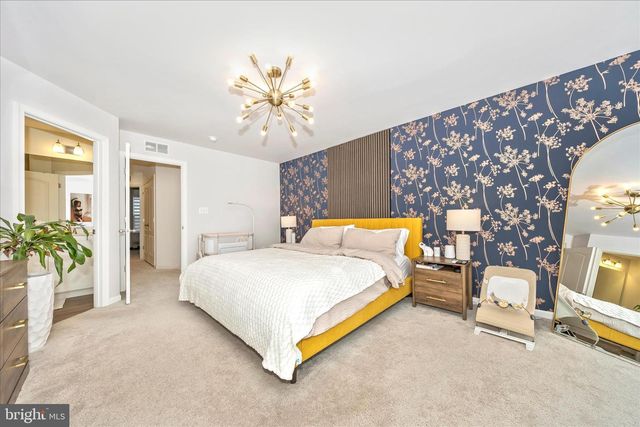 11 CLIFTON MANOR, Falling Waters, WV 25419