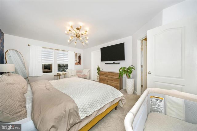 11 CLIFTON MANOR, Falling Waters, WV 25419