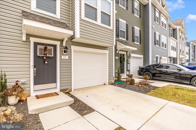 11 CLIFTON MANOR, Falling Waters, WV 25419