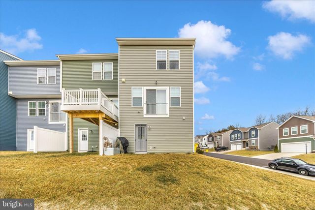11 CLIFTON MANOR, Falling Waters, WV 25419