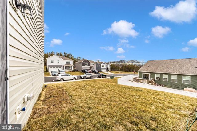 11 CLIFTON MANOR, Falling Waters, WV 25419