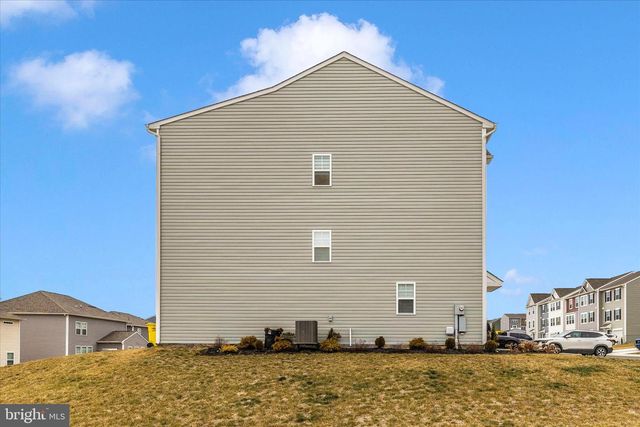 11 CLIFTON MANOR, Falling Waters, WV 25419