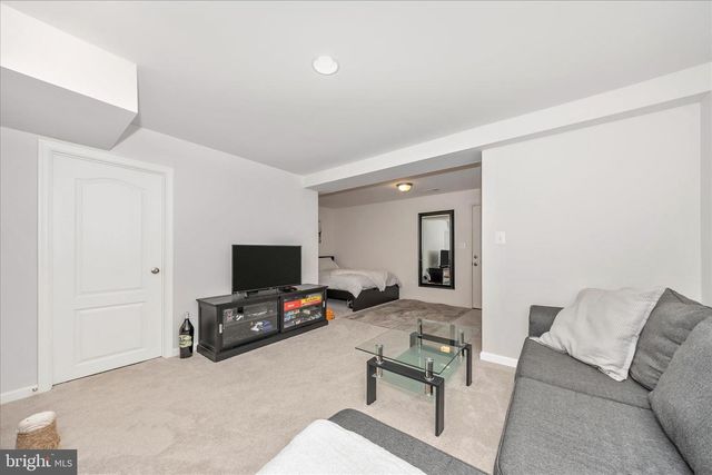 11 CLIFTON MANOR, Falling Waters, WV 25419