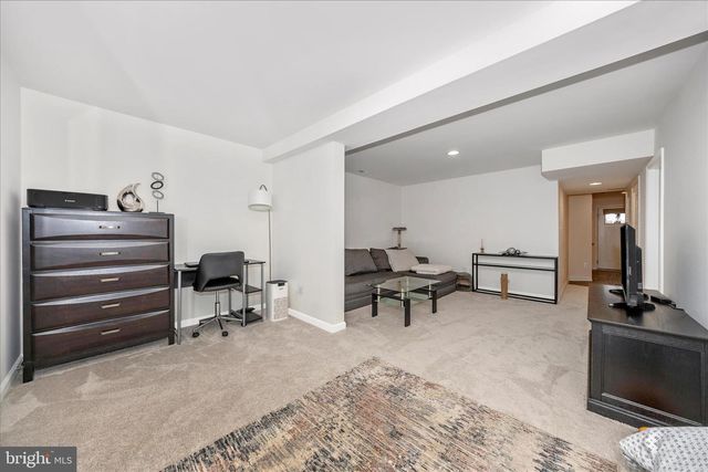 11 CLIFTON MANOR, Falling Waters, WV 25419