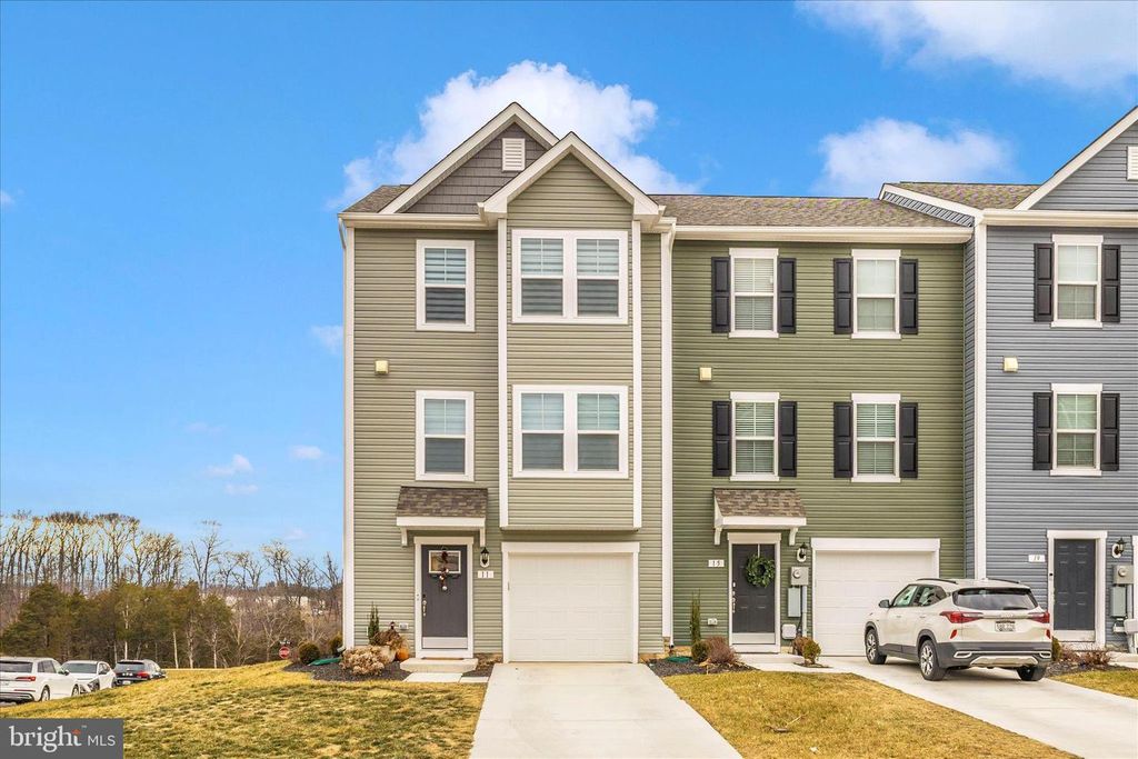 11 CLIFTON MANOR, Falling Waters, WV 25419