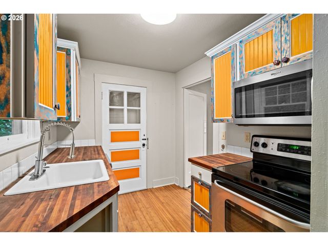 6637 Nw SAINT HELENS Rd, Portland, OR 97210