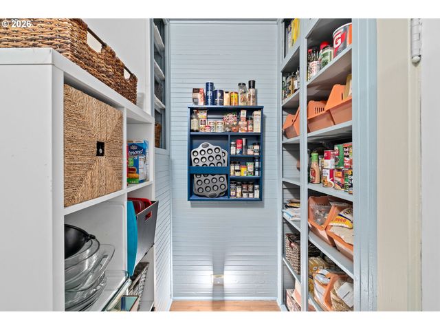 6637 Nw SAINT HELENS Rd, Portland, OR 97210