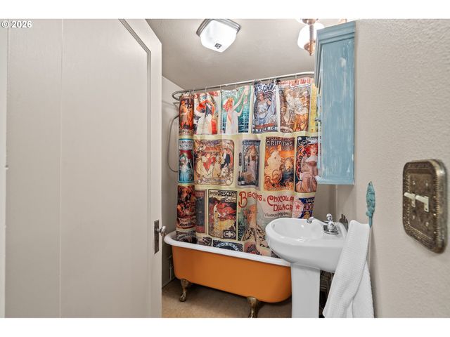 6637 Nw SAINT HELENS Rd, Portland, OR 97210