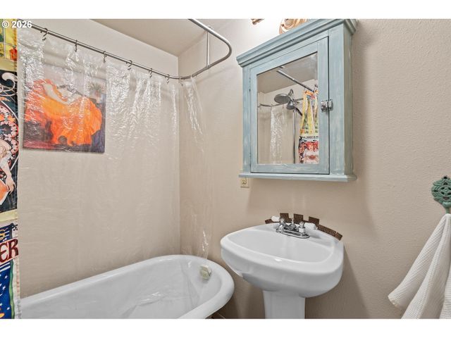 6637 Nw SAINT HELENS Rd, Portland, OR 97210