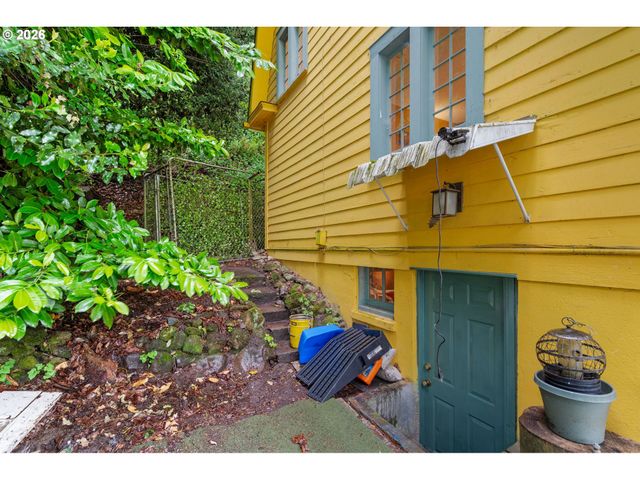 6637 Nw SAINT HELENS Rd, Portland, OR 97210