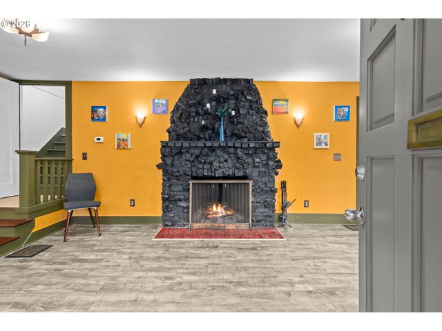6637 Nw SAINT HELENS Rd, Portland, OR 97210