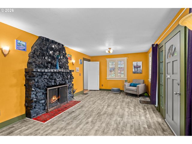 6637 Nw SAINT HELENS Rd, Portland, OR 97210