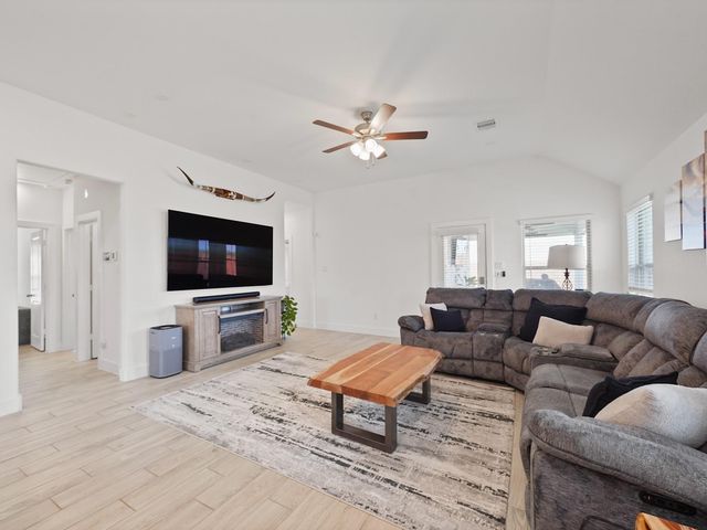 9 Alyssa Palms Drive, Manvel, TX 77578