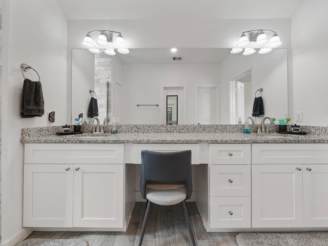 9 Alyssa Palms Drive, Manvel, TX 77578