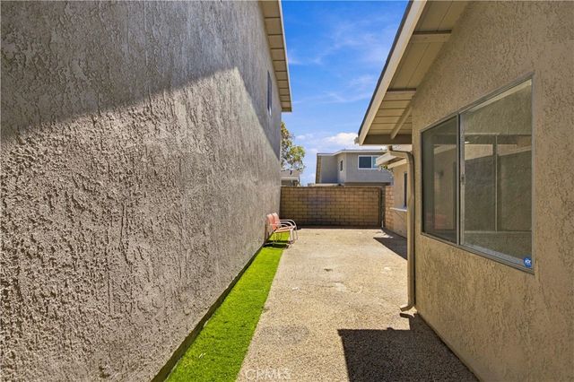 1682 carmel cir w, Upland, CA 91784