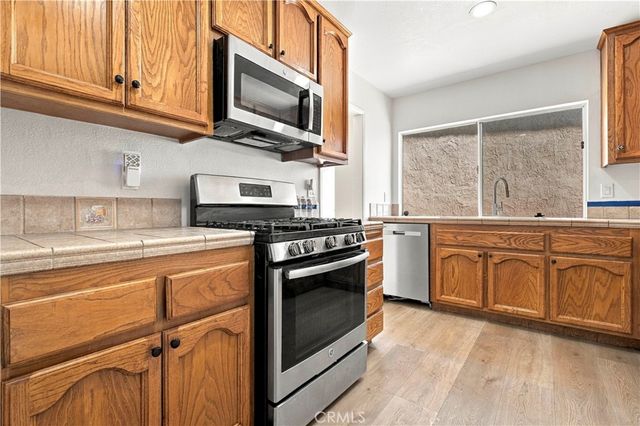 1682 carmel cir w, Upland, CA 91784