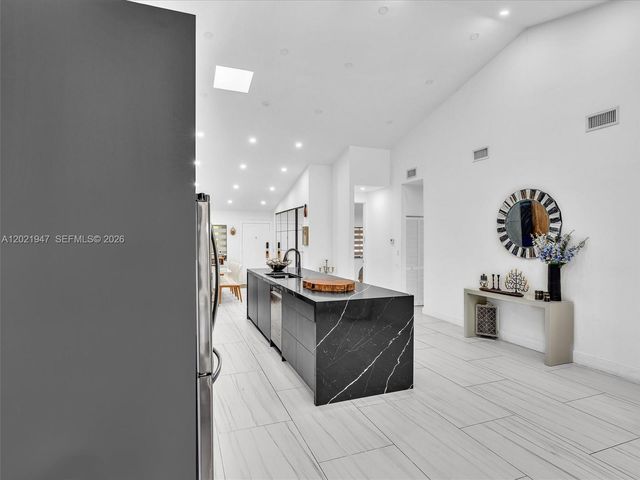 500 NE 199th Terrace 7J, Miami, FL 33179