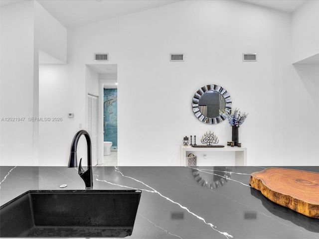 500 NE 199th Terrace 7J, Miami, FL 33179