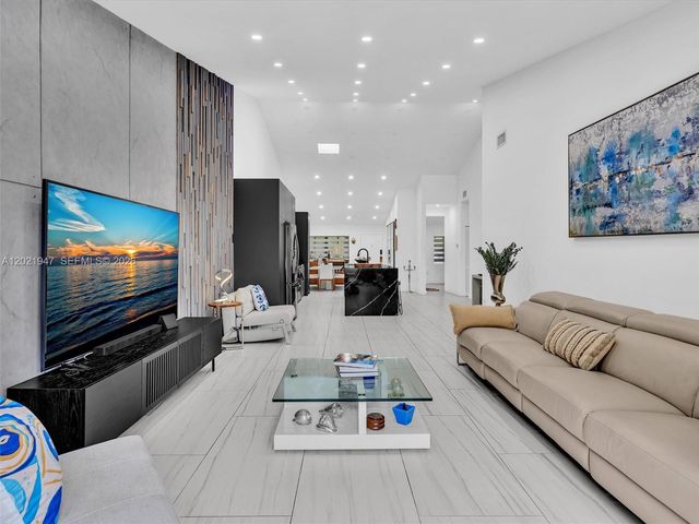 500 NE 199th Terrace 7J, Miami, FL 33179