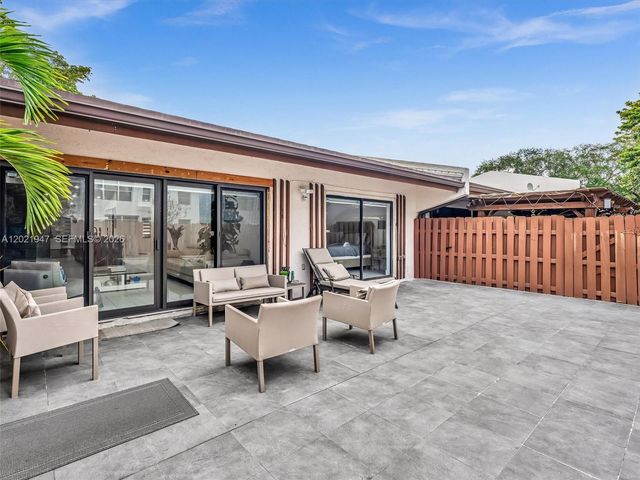 500 NE 199th Terrace 7J, Miami, FL 33179