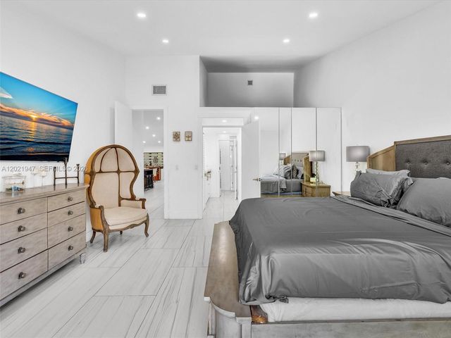 500 NE 199th Terrace 7J, Miami, FL 33179