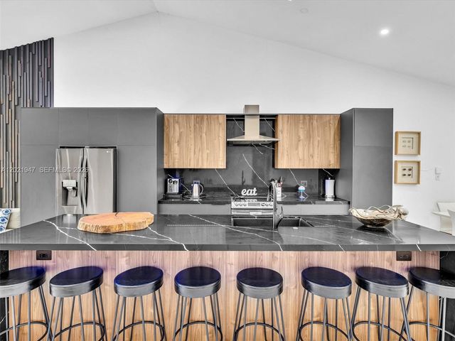 500 NE 199th Terrace 7J, Miami, FL 33179