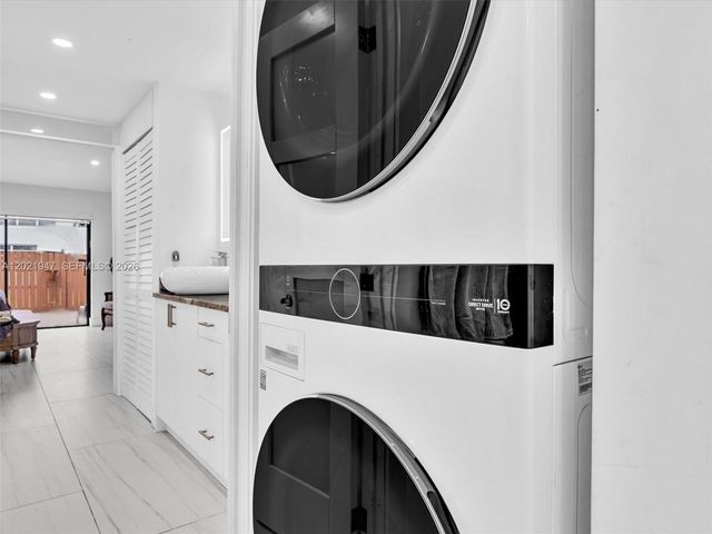 500 NE 199th Terrace 7J, Miami, FL 33179