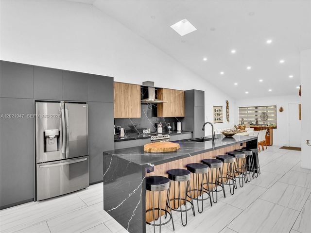 500 NE 199th Terrace 7J, Miami, FL 33179