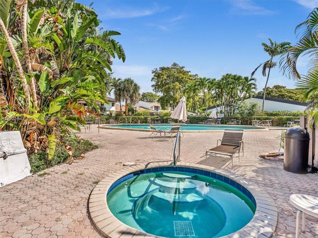 500 NE 199th Terrace 7J, Miami, FL 33179