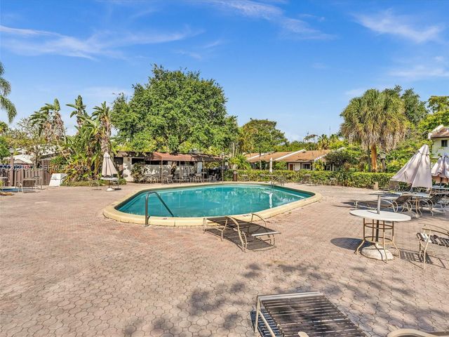 500 NE 199th Terrace 7J, Miami, FL 33179