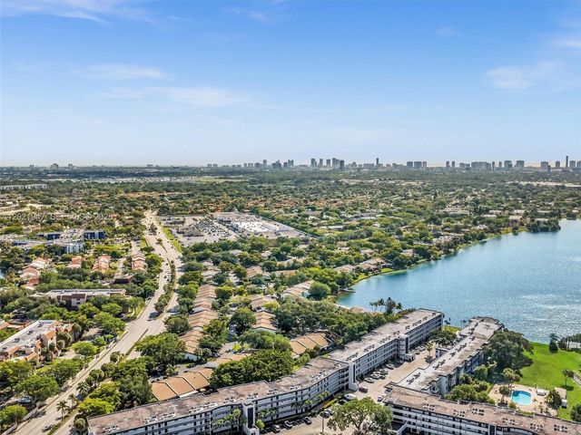 500 NE 199th Terrace 7J, Miami, FL 33179