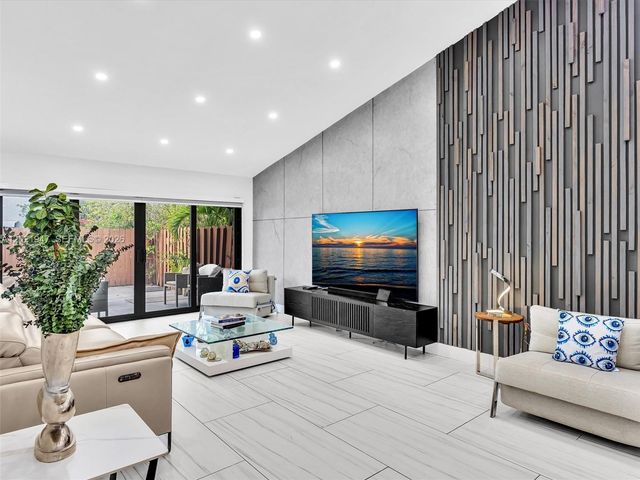 500 NE 199th Terrace 7J, Miami, FL 33179