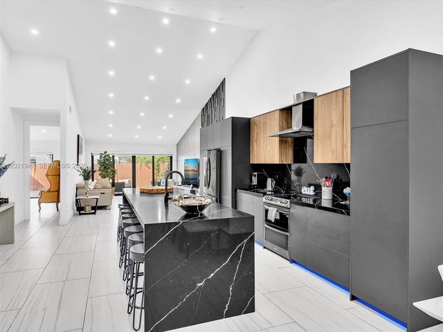 500 NE 199th Terrace 7J, Miami, FL 33179