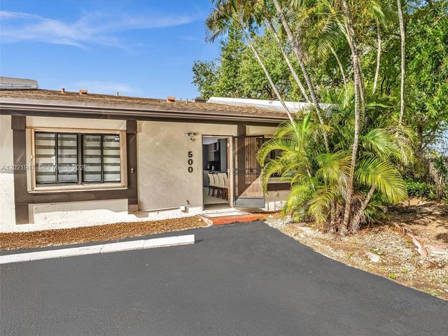 500 NE 199th Terrace 7J, Miami, FL 33179