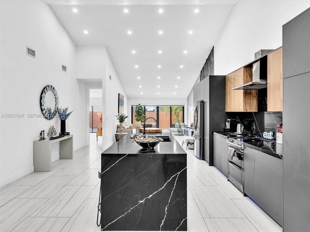 500 NE 199th Terrace 7J, Miami, FL 33179