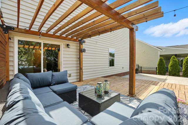 2042 Hamil Ridge Drive, Waxhaw, NC 28173