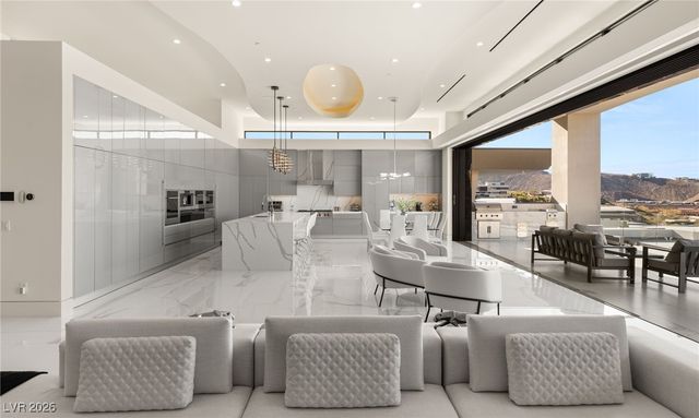 667 Solitude Rock Court, Henderson, NV 89012