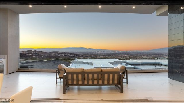 667 Solitude Rock Court, Henderson, NV 89012