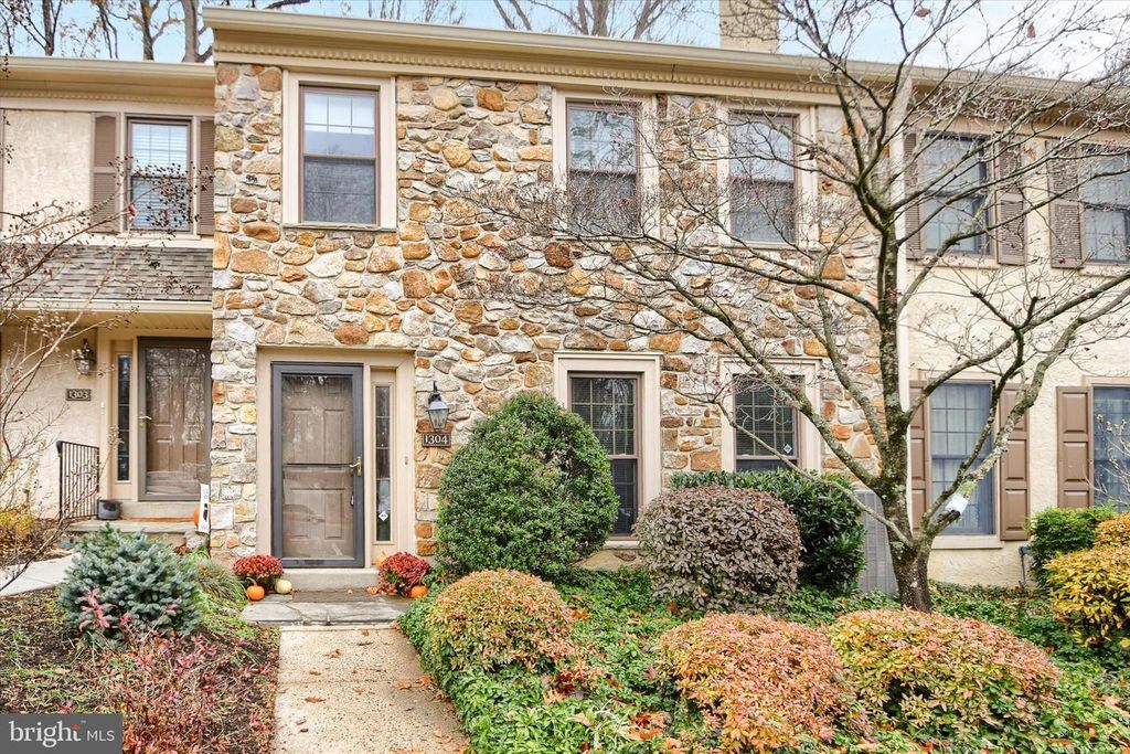 1304 WEATHERSTONE DR #1304, Paoli, PA 19301