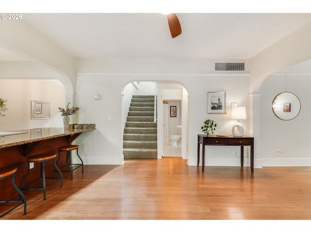 8690 N WILLAMETTE Blvd, Portland, OR 97203