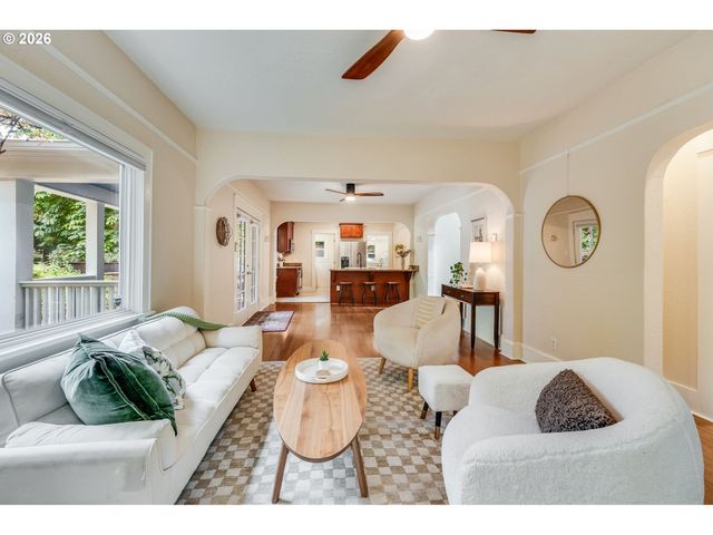 8690 N WILLAMETTE Blvd, Portland, OR 97203