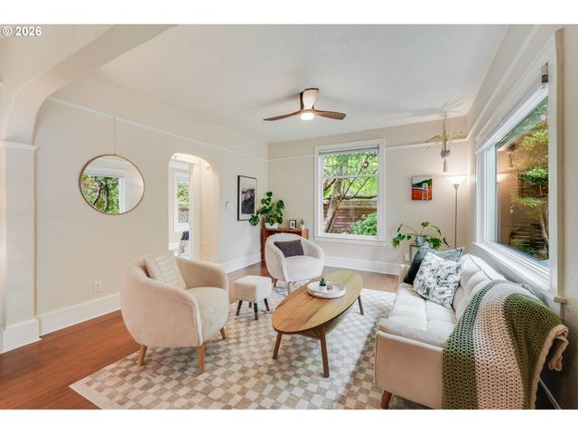 8690 N WILLAMETTE Blvd, Portland, OR 97203