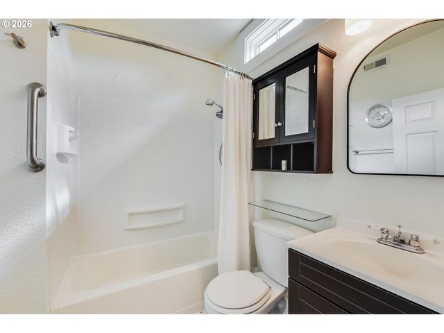 8690 N WILLAMETTE Blvd, Portland, OR 97203