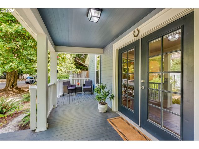 8690 N WILLAMETTE Blvd, Portland, OR 97203