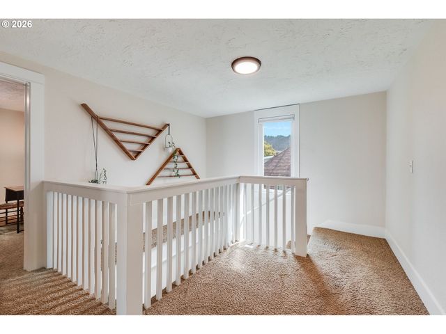 8690 N WILLAMETTE Blvd, Portland, OR 97203