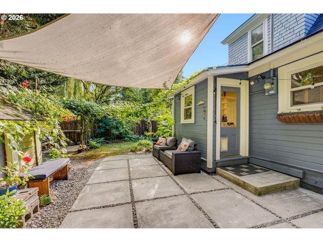 8690 N WILLAMETTE Blvd, Portland, OR 97203
