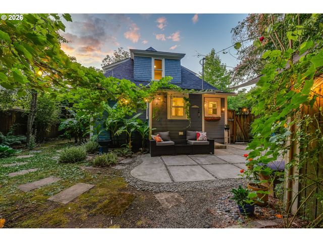 8690 N WILLAMETTE Blvd, Portland, OR 97203