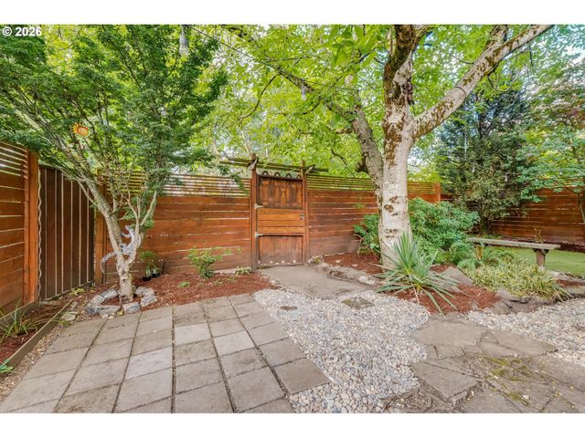 8690 N WILLAMETTE Blvd, Portland, OR 97203