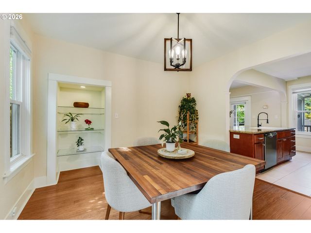 8690 N WILLAMETTE Blvd, Portland, OR 97203