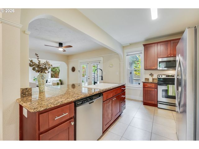 8690 N WILLAMETTE Blvd, Portland, OR 97203